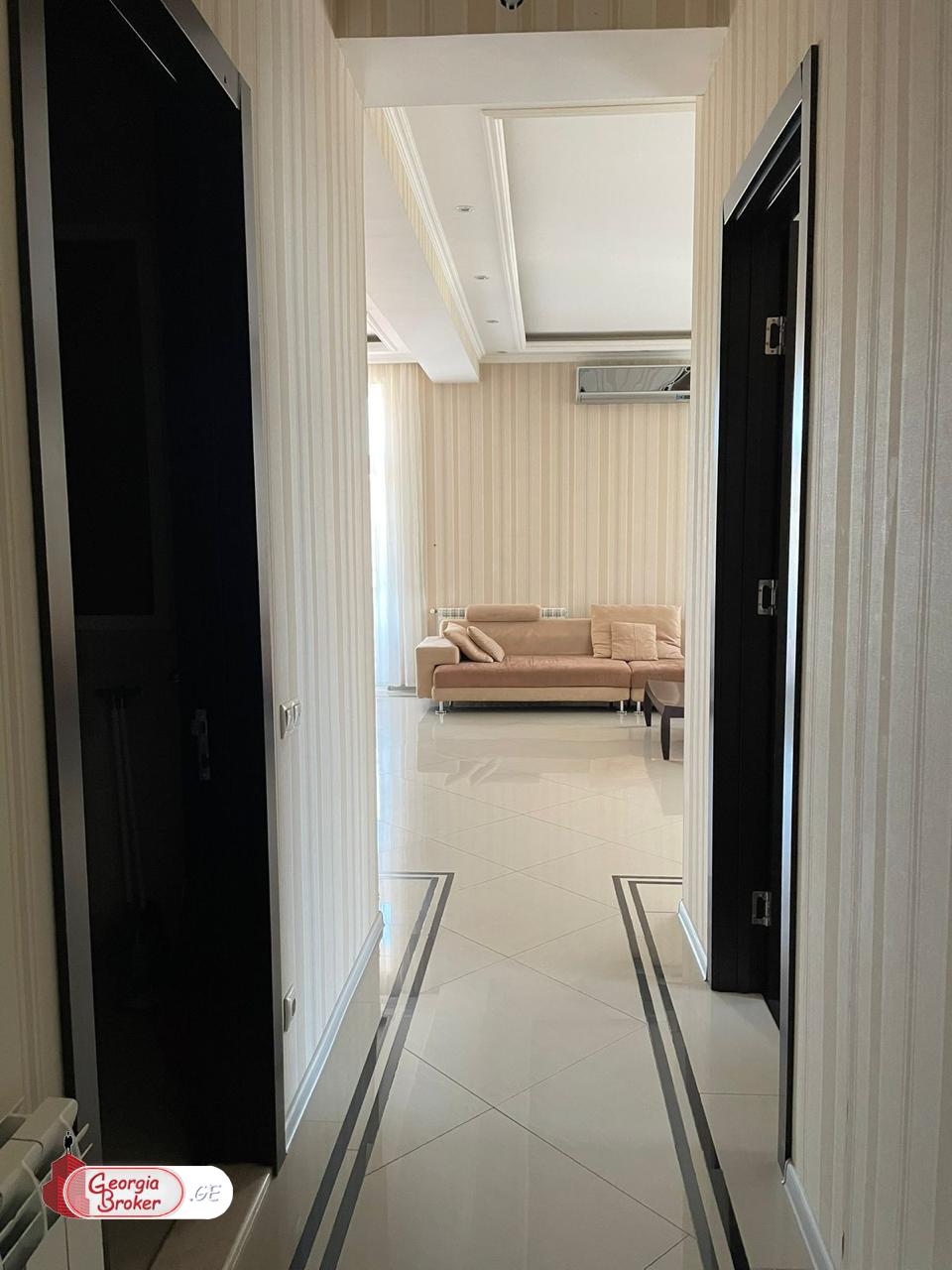 იყიდება ახალი გარემონტებული 3 ოთახიანი ბინა